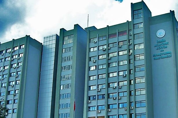 Asistan hekim hastanenin 9’uncu katından atlayarak hayatını&nbsp;kaybetti