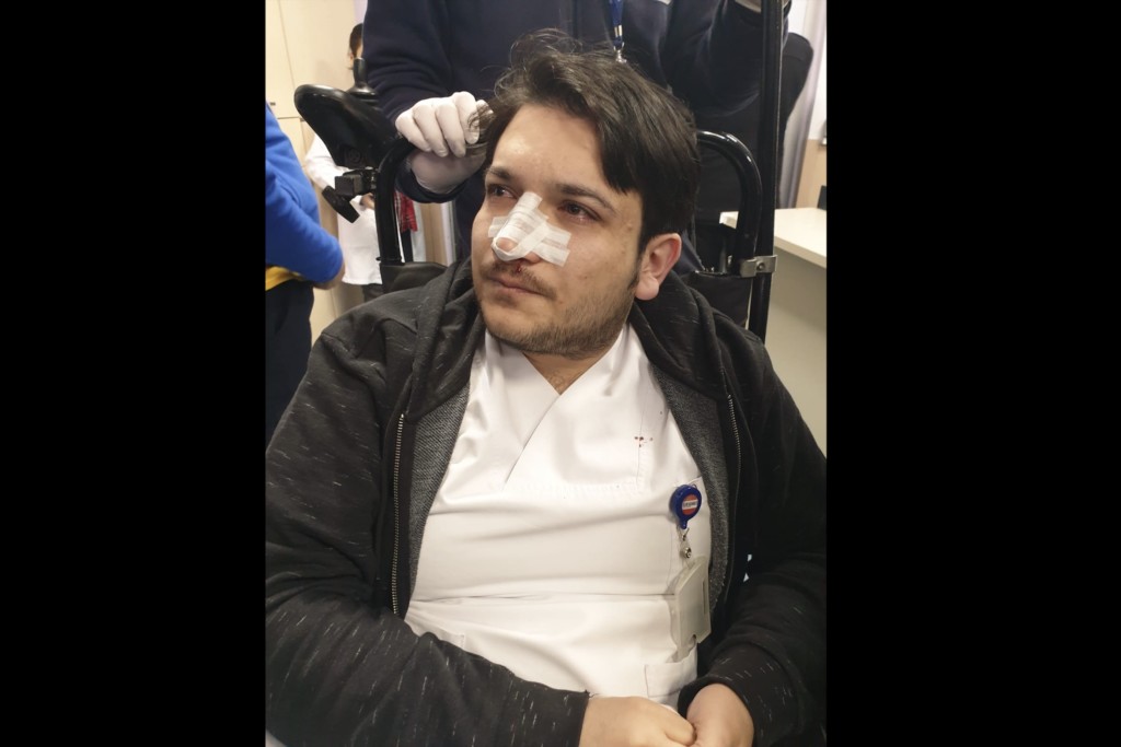 Randevusuz muayene olmak isteyen hasta doktoru darp&nbsp;etti!