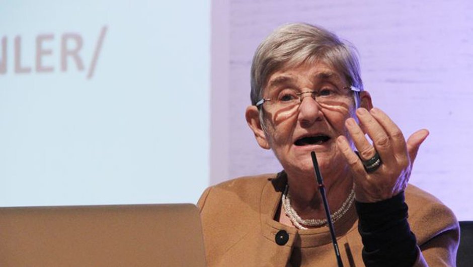 “Daha fazla şöhret olmak adına halkı yanıltmasının önüne geçilmeli”