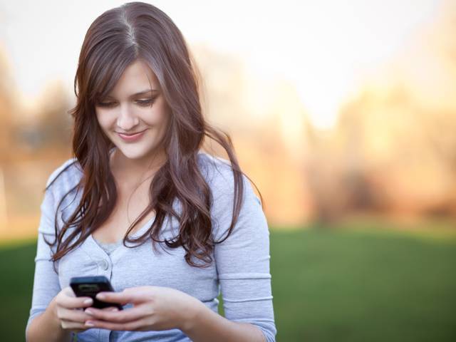 Yeni bir telefon hastalığımız daha oldu “Mesaj&nbsp;boynu”