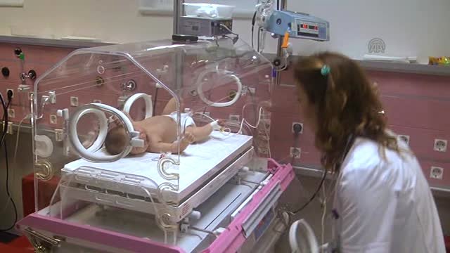 kazadan-kurtulan-bebege-doktor-annelik-yapti-8487436_x_o