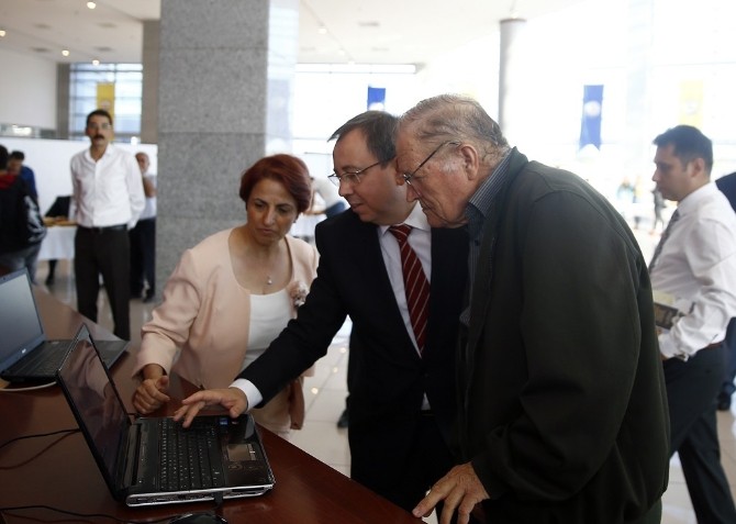 72 YAŞINDA ÜNİVERSİTEYE KAYIT OLDU