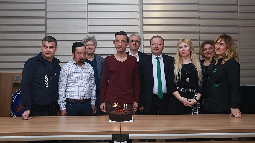 Yüz naklinin 5. yılını pasta keserek&nbsp;kutladı